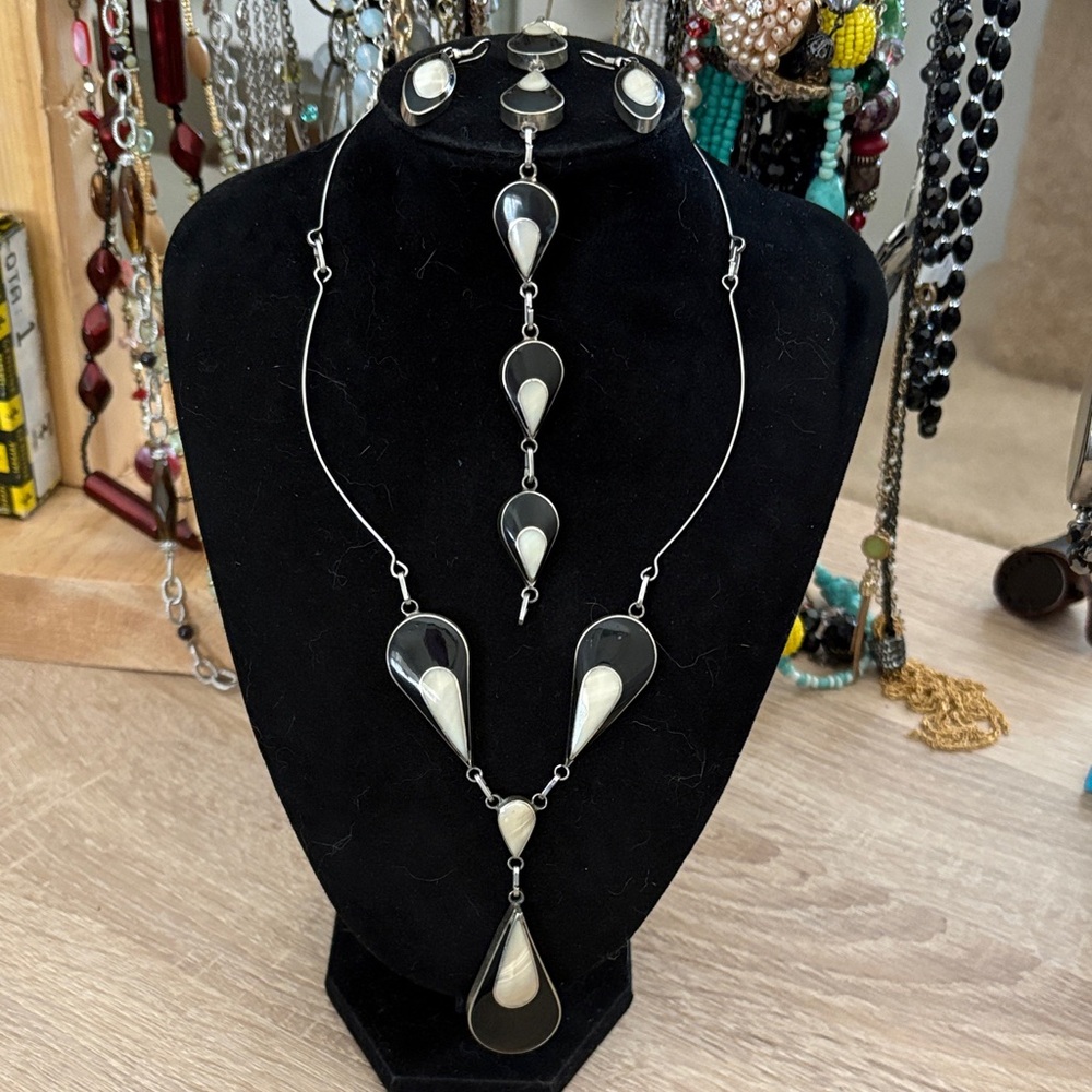 Vintage REVERSIBLE, necklace, bracelet, and earring mother of pearl set
